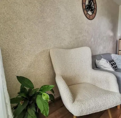 Lovely By The Sea * فارنا