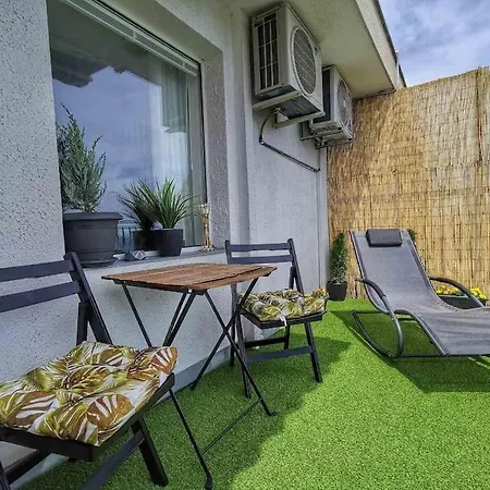 Lovely By The Sea Apartment Warna