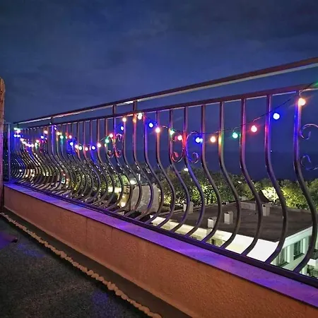 Apartment Lovely By The Sea Warna