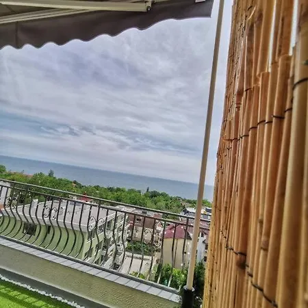 Lovely By The Sea * Warna