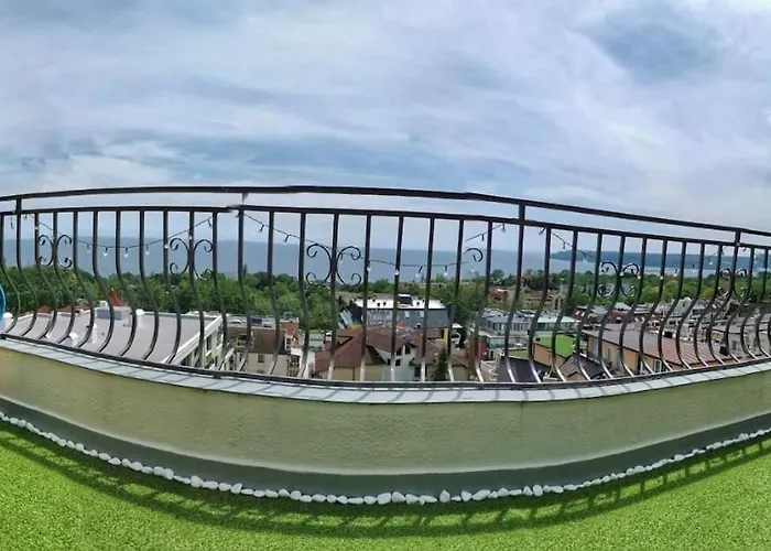 Lovely By The Sea Warna