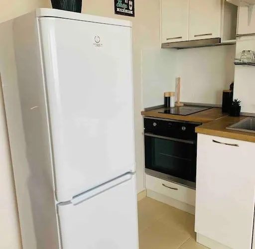 Apartment Lovely By The Sea