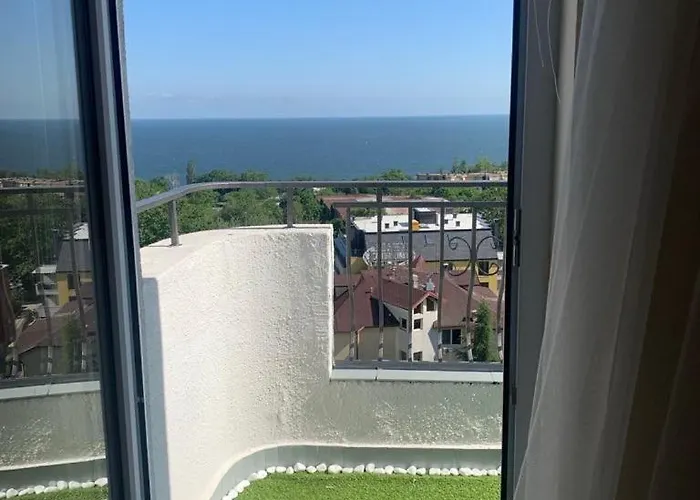 Lovely By The Sea Warna